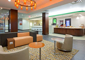 Holiday Inn CLARK - NEWARK AREA by IHG 2
