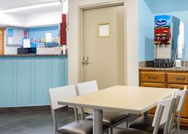 Days Inn by Wyndham Hamilton 2