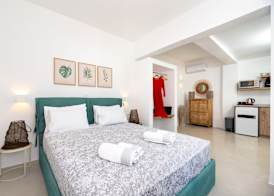 Aerenia Luxury Suites 3