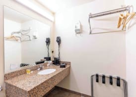Days Inn by Wyndham Oklahoma City/Moore 2