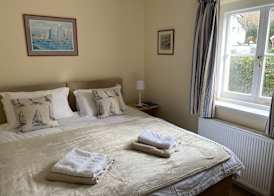 The Pilot Boat Inn, Isle of Wight 4
