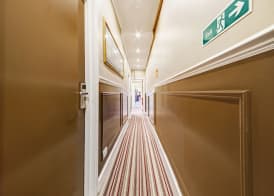 OYO Bostons Manor Hotel, Hanwell London 3