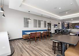 Holiday Inn Express Kansas City North - Parkville by IHG 3