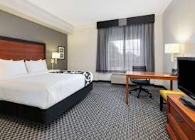 La Quinta by Wyndham Dallas North Central 5