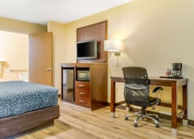 Econo Lodge West - Coors Blvd 5