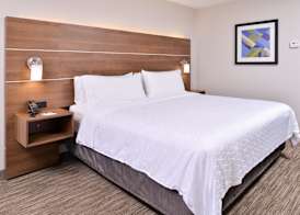Holiday Inn Express & Suites SELMA by IHG 4