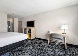 Days Inn & Suites by Wyndham Norton Shores Muskegon 4