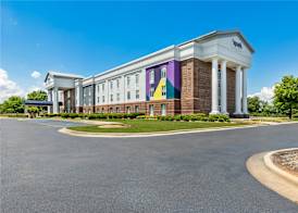 Spark by Hilton Tuscumbia Muscle Shoals 5