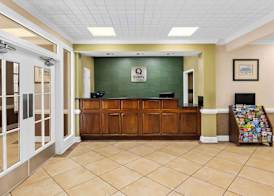 Quality Inn Fayetteville Near Historic Downtown Square 2
