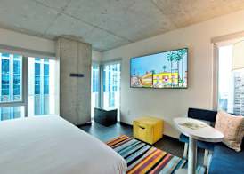 Aloft by Marriott Chicago Mag Mile 5