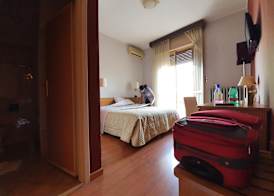 Air Hotel 5
