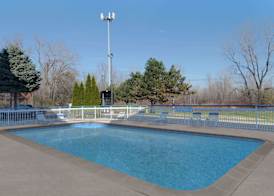 Travelodge by Wyndham Lansing IL 2
