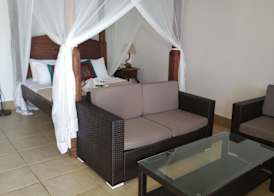 Langi Langi Beach Bungalows 3
