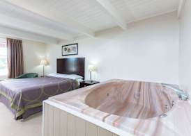 Super 8 by Wyndham Beaver Falls 4