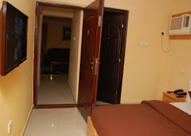 De Lawrence Court & Suites 3
