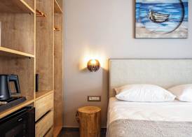 Skipper Beachfront Suites 3