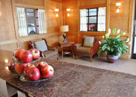 Cow Hollow Inn and Suites 3