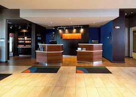 Courtyard by Marriott Battle Creek 2