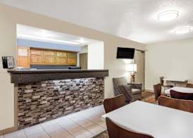 Super 8 by Wyndham Lewisburg 2