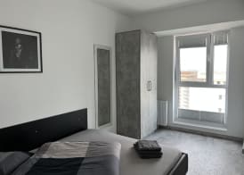 Cozy 2-Room Penthouse Lakeview W14 3