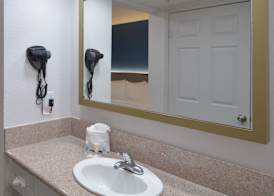 Comfort Inn & Suites Moreno Valley near March Air Reserve Base 4