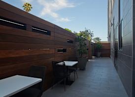 Hampton Inn & Suites Los Angeles/Sherman Oaks 2