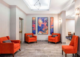 La Quinta Inn & Suites by Wyndham St. Petersburg Northeast 3