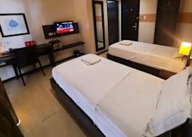 Lorenzzo Suites Hotel Makati 2