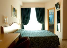 Roses Hotel 4