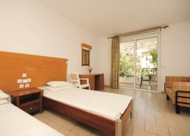 Coliseum Studios & Apartments 4