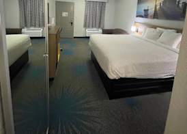 Days Inn by Wyndham Savannah 5