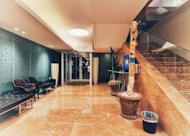 City Hotel 3