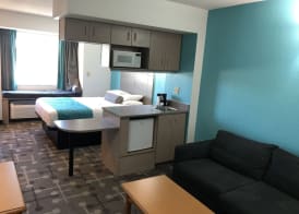 Red Lion Inn & Suites Elk Grove Village 4