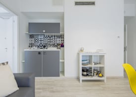 Flower Suites Sorrento 3
