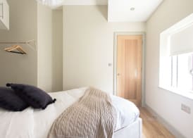 The Soho Loft - Elegant & Modern 1bdr in Soho 5