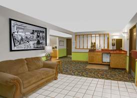 Super 8 by Wyndham Radford VA 2