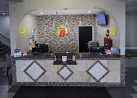 Super 8 by Wyndham Kansas City 5