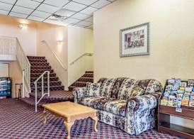 Econo Lodge Airport 2