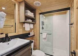Luxury Tiny Home King Room 5