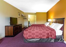 Econo Lodge At Six Flags 4
