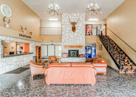 Days Inn & Suites by Wyndham Beeville 2