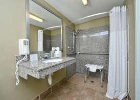 Quality Inn & Suites Tampa near Fairgrounds and Casino 5