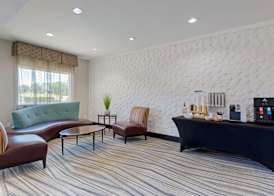 Best Western Plus Arlington North Hotel & Suites 2