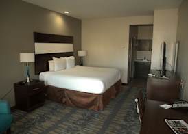 Days Inn & Suites by Wyndham Katy 2