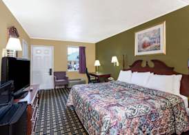Days Inn by Wyndham Lenoir City 4