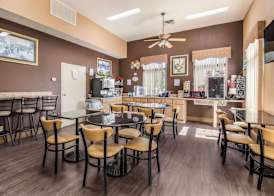 Econo Lodge Selmer 3