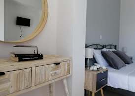 Roza's Home and Studios 4