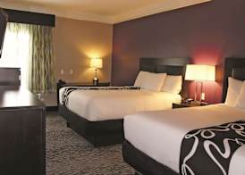 La Quinta Inn & Suites by Wyndham Pearland - Houston South 5