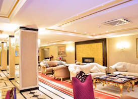 Lake Palace Hotel & Restaurant 2