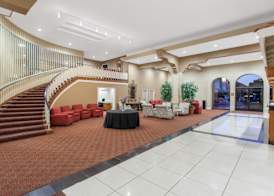 Ramada by Wyndham Fresno North 3